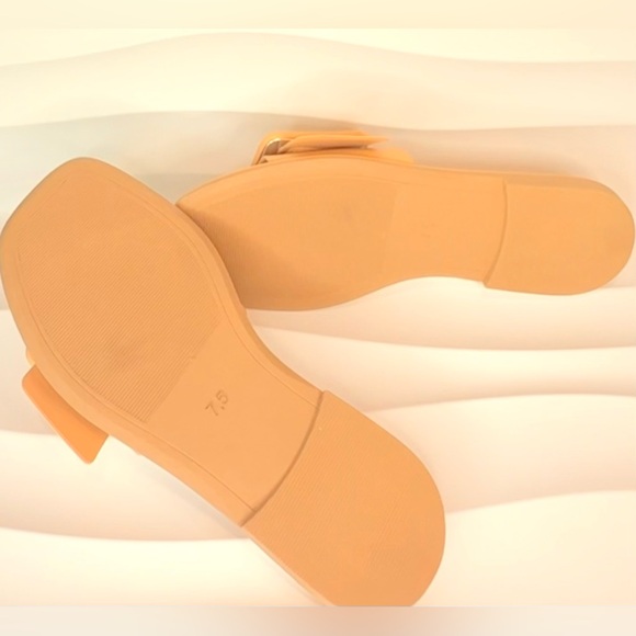 Seychelles Flat Tan Sandals With Oversized Buckle - Picture 2 of 5